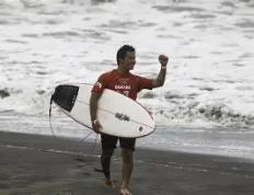 冲浪赛场再起风云：胶东赤兔队爆冷泰山火箭队，新援首秀制胜年轻人站出来了的简单介绍