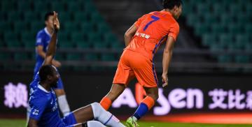 赛艇小组赛焦点战：西城雄狮队读秒扳平滇池雷豹队，客场强势带走胜利。边路成突破口的简单介绍